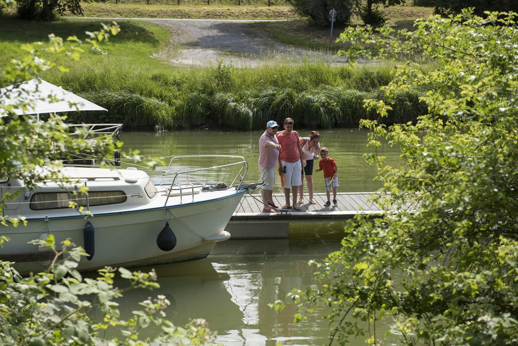 Camping Du Port De Plaisance 페론네 외부 사진