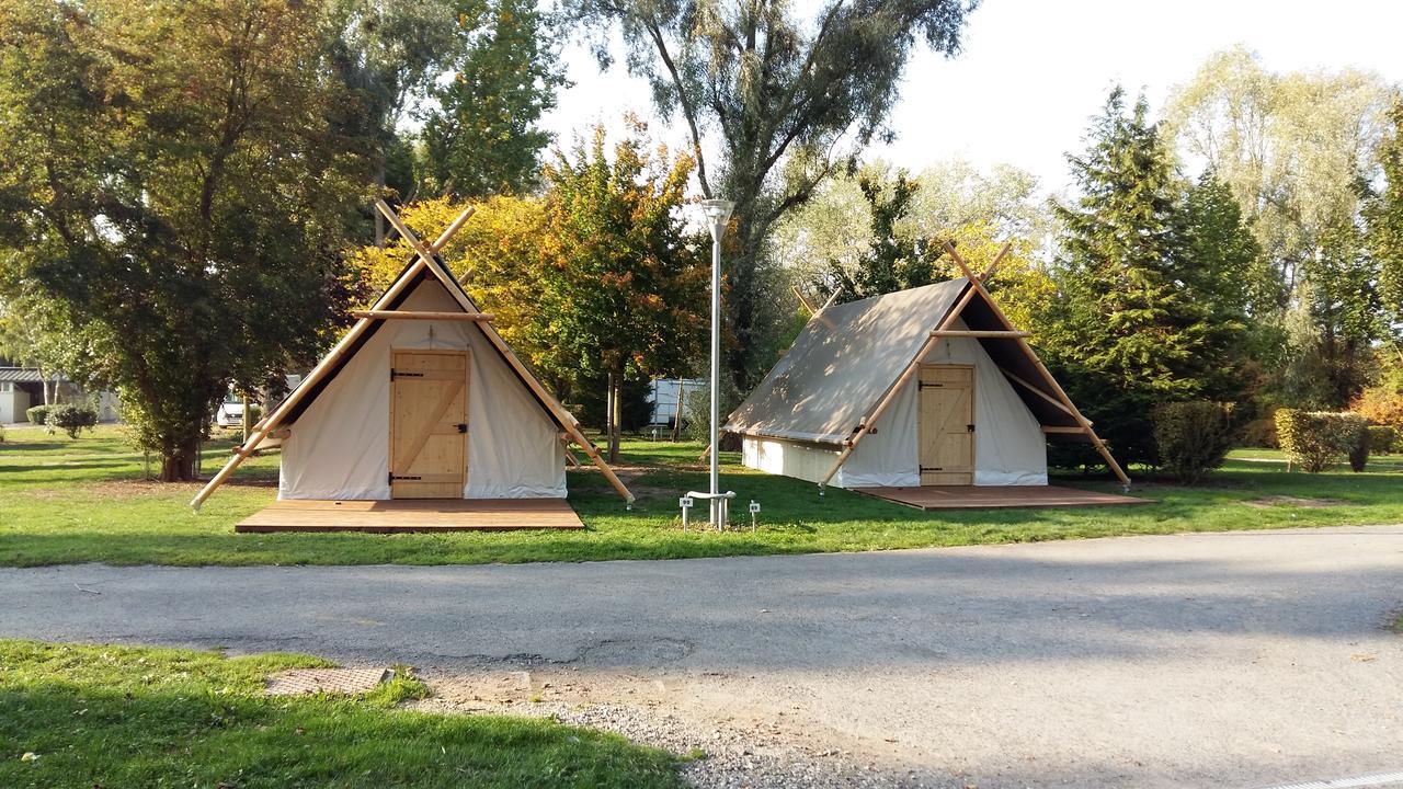 Camping Du Port De Plaisance 페론네 외부 사진
